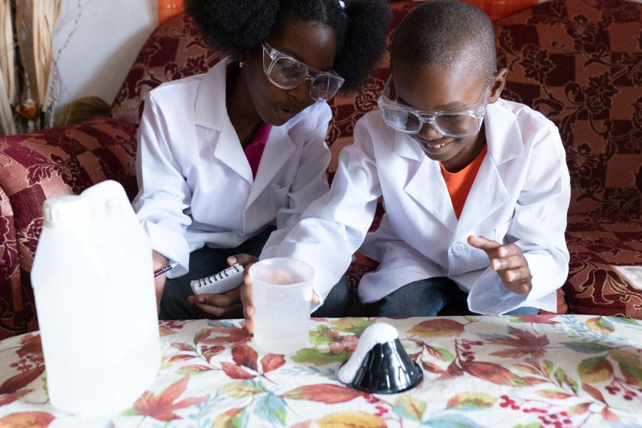 Kids performing science experience - SeeSoar Kids - Kids STEM Books & Programs