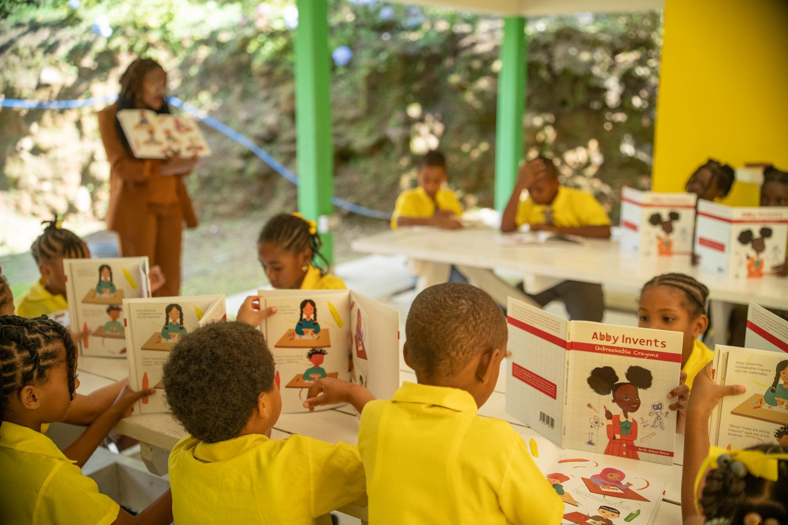 Arlyne reading to Dominica children - SeeSoar Kids - Kids STEM Books & Programs